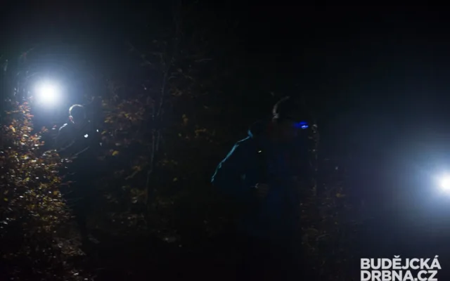 Hlavním tématem výstupu na Kleť byly čelovky