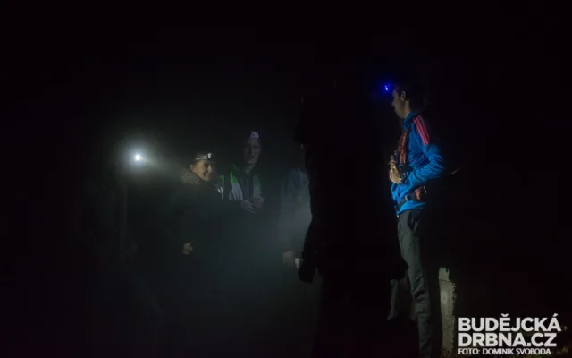 Hlavním tématem výstupu na Kleť byly čelovky