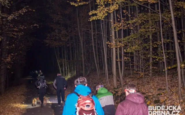 Hlavním tématem výstupu na Kleť byly čelovky