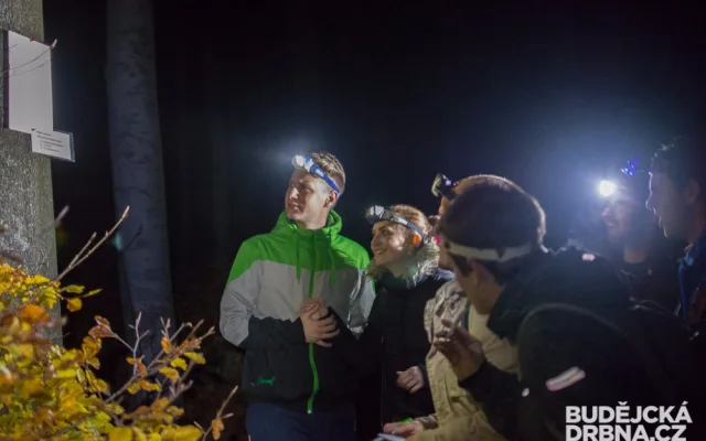 Hlavním tématem výstupu na Kleť byly čelovky