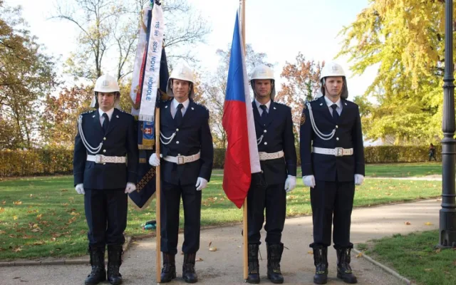 Složení služebního slibu hasičů a předání medailí
