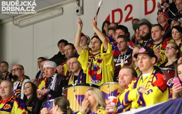 Stadion byl téměř vyprodaný. Zápas sledovalo 6180 diváků