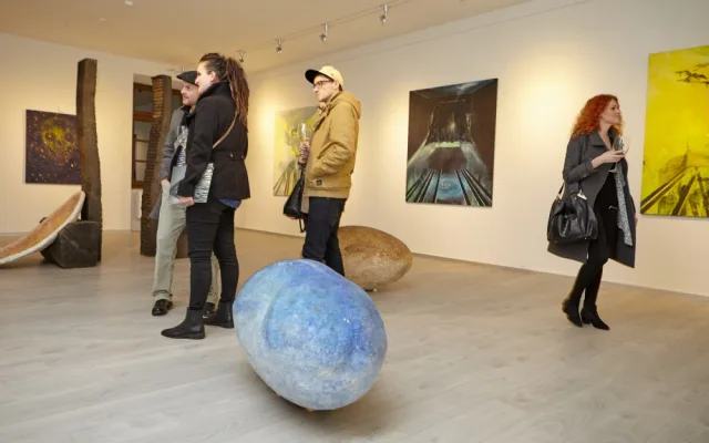V Galerii Mariánská je k vidění netradiční výstava Bramborový salát