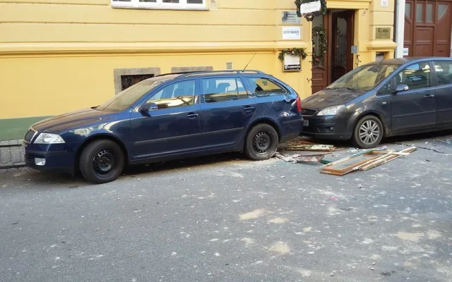 Ulice U Tří lvů uzavřena. Na místě vybuchla plynová bomba