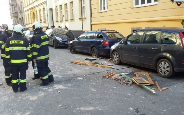 Ulice U Tří lvů uzavřena. Na místě vybuchla plynová bomba