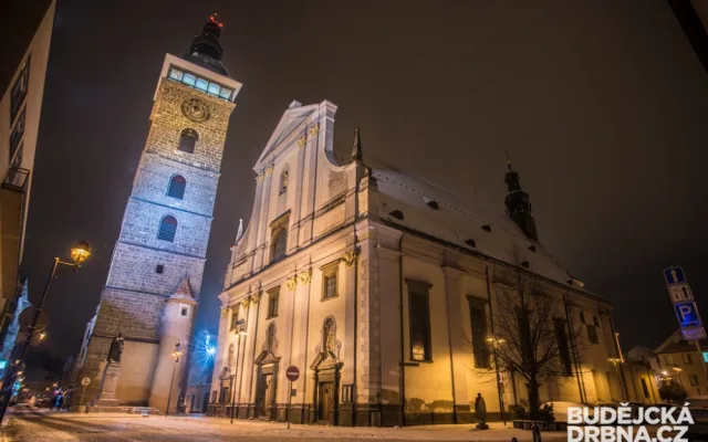Noční zasněžené České Budějovice