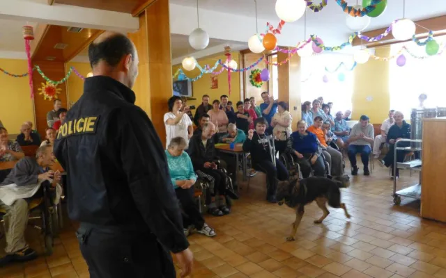 Návštěva policistů v domě Sociální pohoda