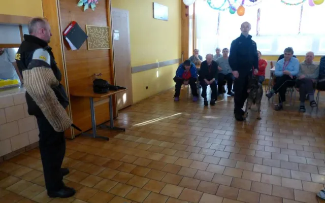 Návštěva policistů v domě Sociální pohoda