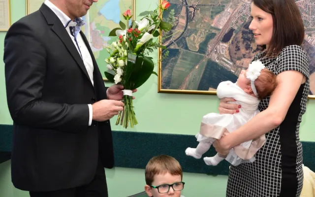 Hejtman Jiří Zimola a Pavlína Tomšovicová se svými dětmi Terezkou a Honzíkem
