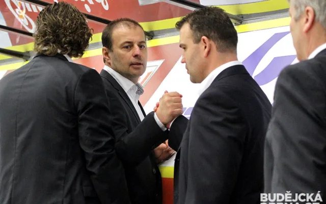 Nové trenérské trio mělo důvod ke spokojenosti. Zleva Roman Turek, Radek Bělohlav a Martin Štrba