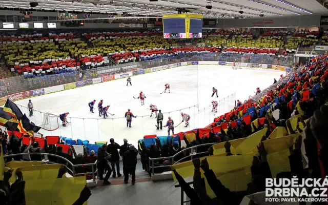 Celostadionové choreo v podání fanoušků Motoru