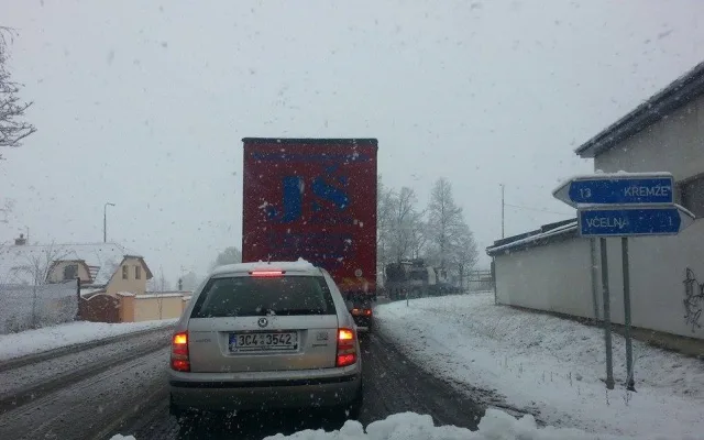U Boršova uzavřela silnici hromadná nehoda.