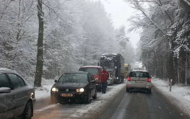 U Boršova uzavřela silnici hromadná nehoda.