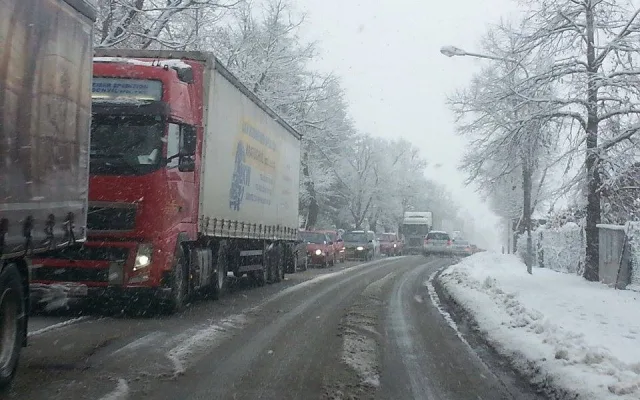 U Boršova uzavřela silnici hromadná nehoda.