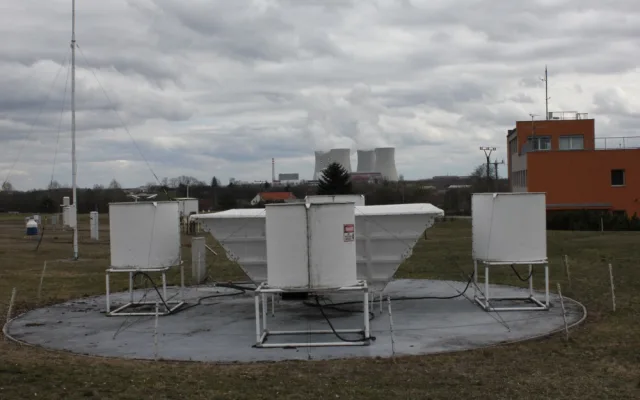 Windprofiler umí změřit rychlost větru ve výšce až šest kilometrů