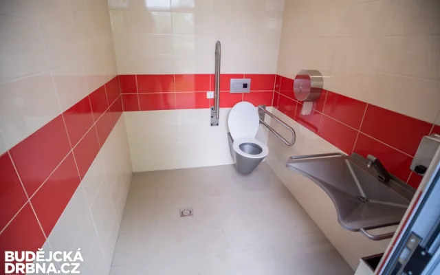 Veřejné toalety ve Stromovce