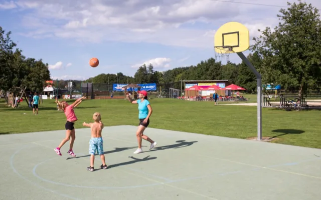 Sportovně relaxační areál v Hluboké nad Vltavou