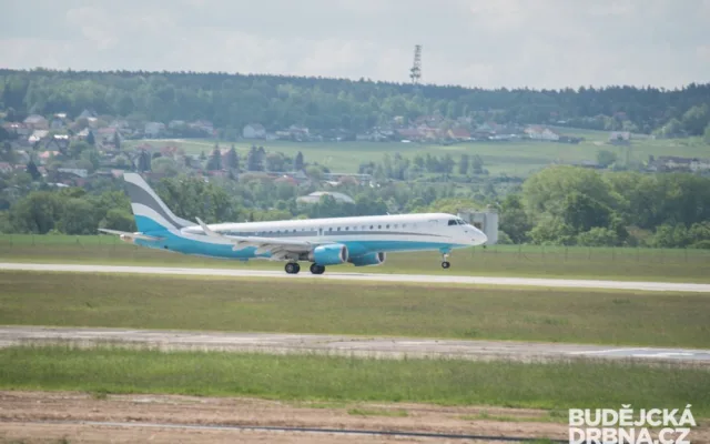 Embraer 190