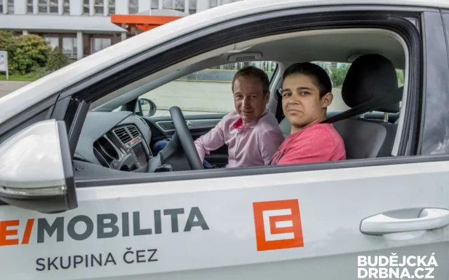 Volkswagen e-Golf při předání u Jaderné elektrárny Temelín