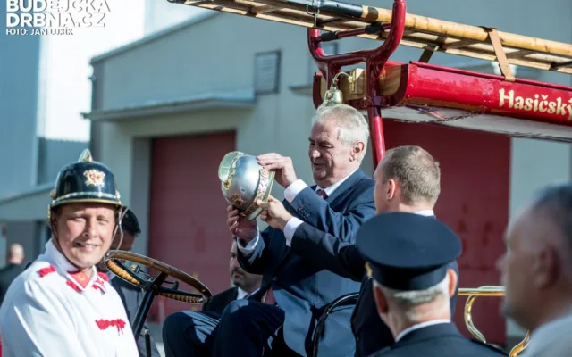 Miloš Zeman na návštěvě u budějckých hasičů