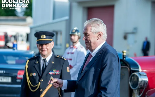 Miloš Zeman na návštěvě u budějckých hasičů