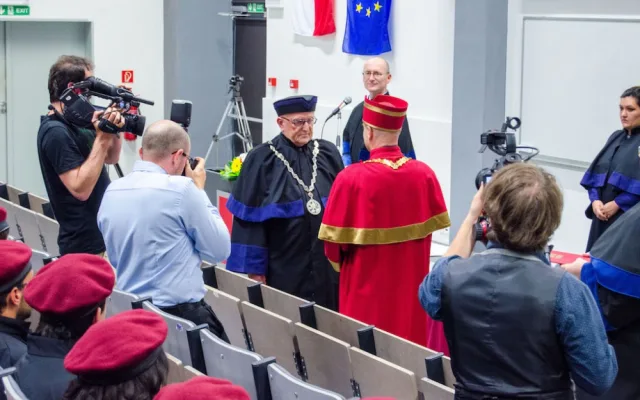Zlatou medaili za rozvoj školy převzal rovněž profesor Jan Váchal