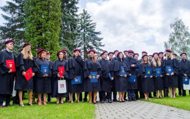 Na VŠTE promovali první absolventi, kteří získali titul Ing. za technický obor