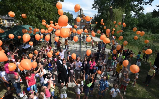 Oranžové hřiště na Srubci