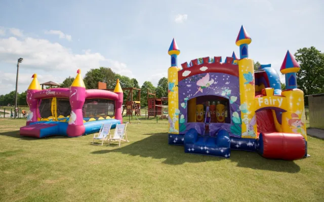 Dětský nafukovací park ve Sportovně relaxačním areálu Hluboká nad Vltavou