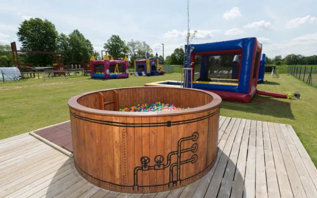 Dětský nafukovací park ve Sportovně relaxačním areálu Hluboká nad Vltavou