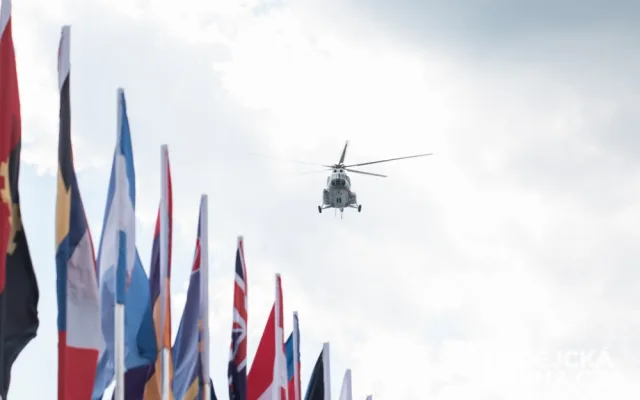 Vrtulník, který přepravoval sportovce
