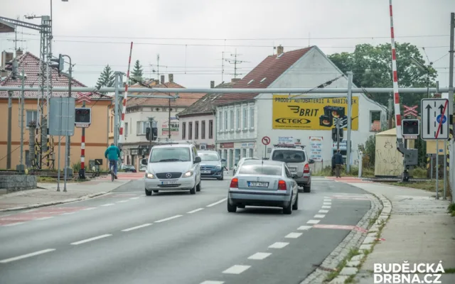 Železniční přejezd na Novohradské ulici