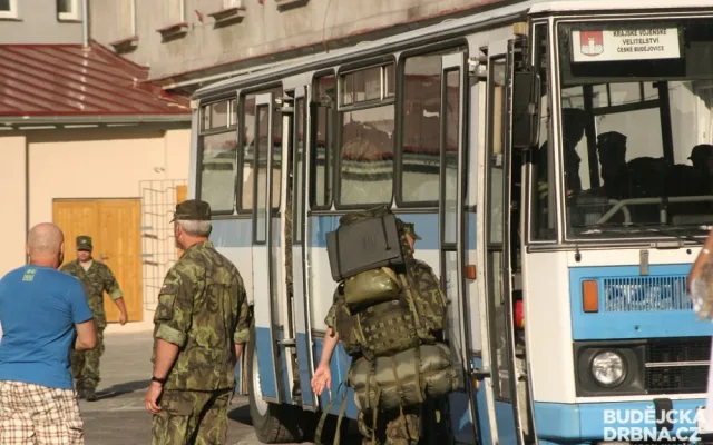 Odjezd pěší roty brihgádního generála Františka Vávry na cvičení Ample Strike 2016