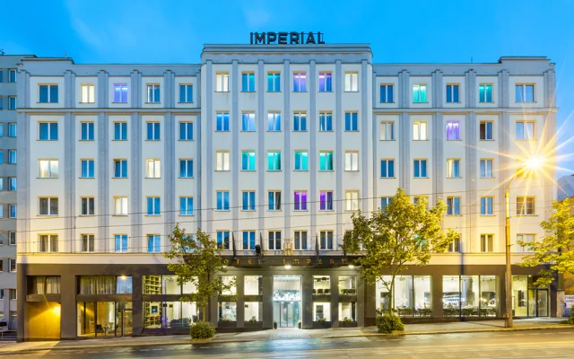Grand Hotel Imperial - čelní večerní pohled