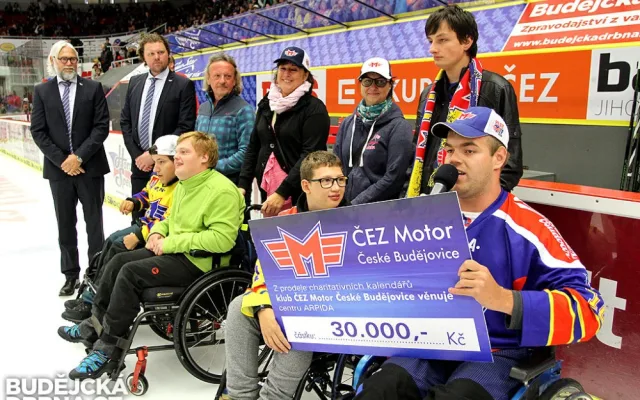 Klub ČEZ Motor věnoval výtěžek z prodeje charitativního kalendáře centru ARPIDA