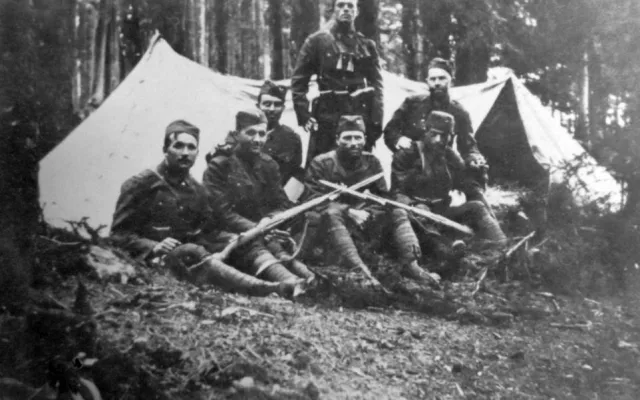 Družstvo SOS Pohoří na Šumavě. Vojáci povolaní k SOS z Borovan