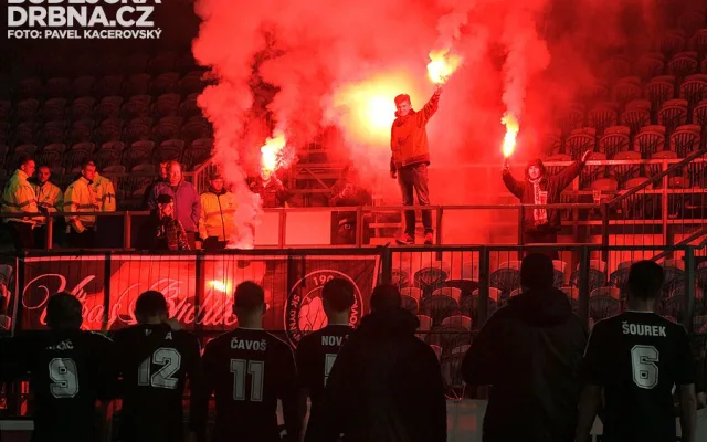Děkovačka v podání dynamáckého fanklubu