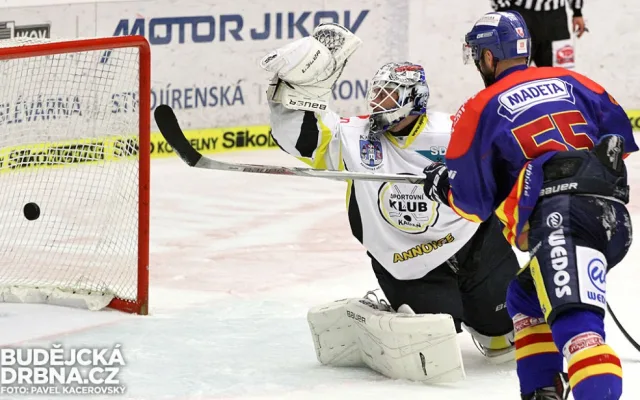 Třetí gólovou trefu zápasu zaznamenal v závěru prostřední části hry Luboš Rob