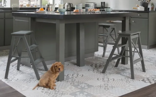 RS28561_Provence Cream Calepinage Kitchen dog-hpr
