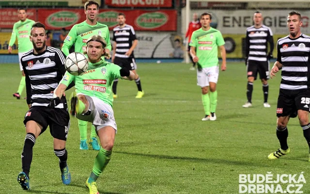Šandera odkopává balon před Wermkem
