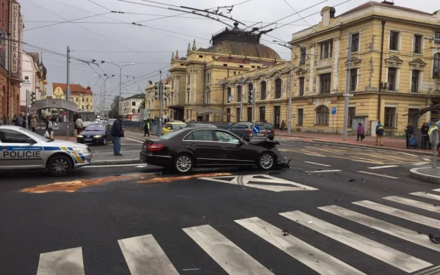 Nehoda na křižovatce Žižkovy a Nádražní