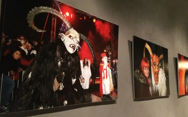 Krampusové předali svou galerii v Kaplici pohádkovým bytostem
