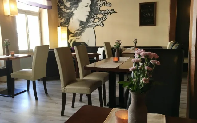 Adore’s Cafe