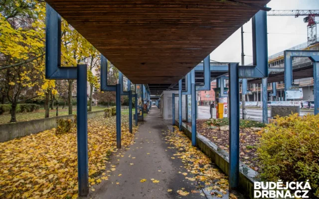 Specifické přístřešky na Pražské třídě zůstanou zachovány
