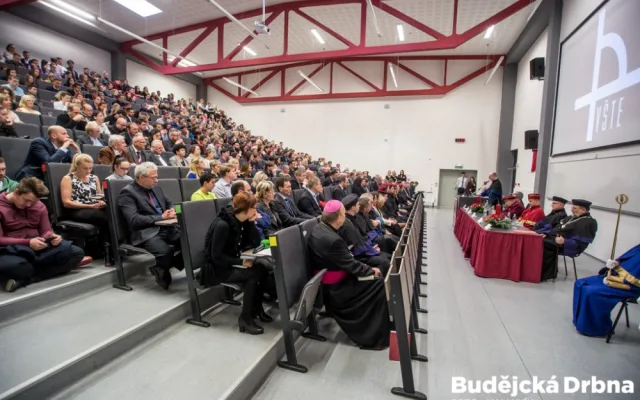 VŠTE mění statut. Bude univerzitou a vytvoří fakulty