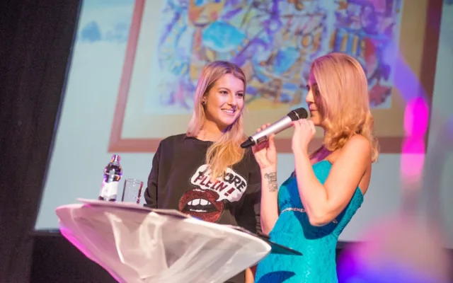 Večerem provázela moderátorka Adéla Jirkalová, jednou z patronek byla Česká Miss 2011 Jitka Nováčková