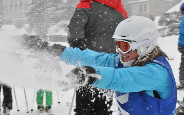 Dětská škola lyžování a snowboardingu pod vedením Jiřího Járy