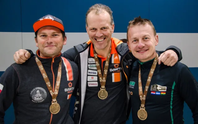 S týmovými kolegy, motorkáři Davidem Pabiškou (vpravo) a Rudolfem Lhotským
