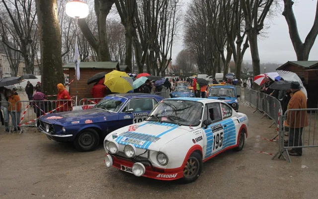Porsche z Východu pilotované jednou z nejmladších posádek v nabitém startovním poli.