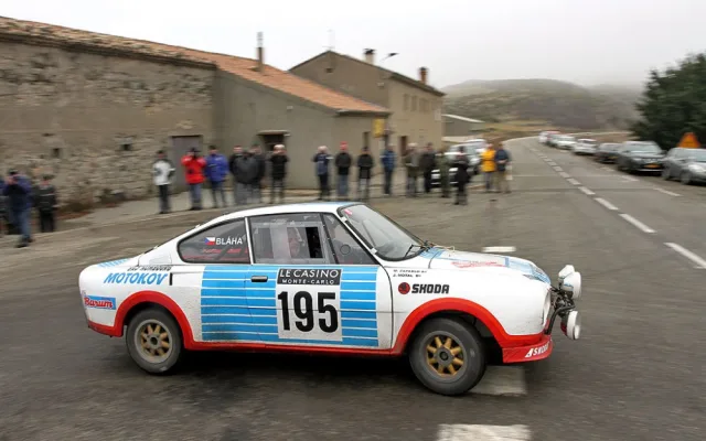 Porsche z Východu pilotované jednou z nejmladších posádek v nabitém startovním poli.